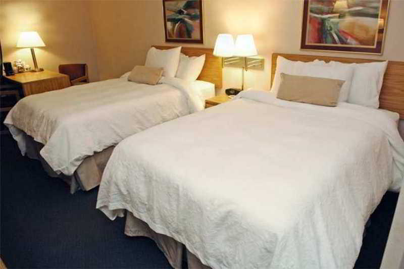 Hampton Inn Appleton-Fox River Mall Area חדר תמונה